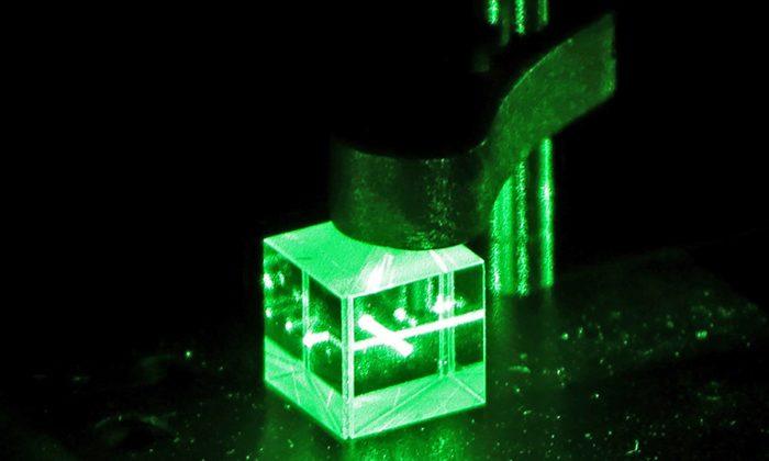 Super High-Resolution Magnetic Resonance Imaging Detects Single Atom