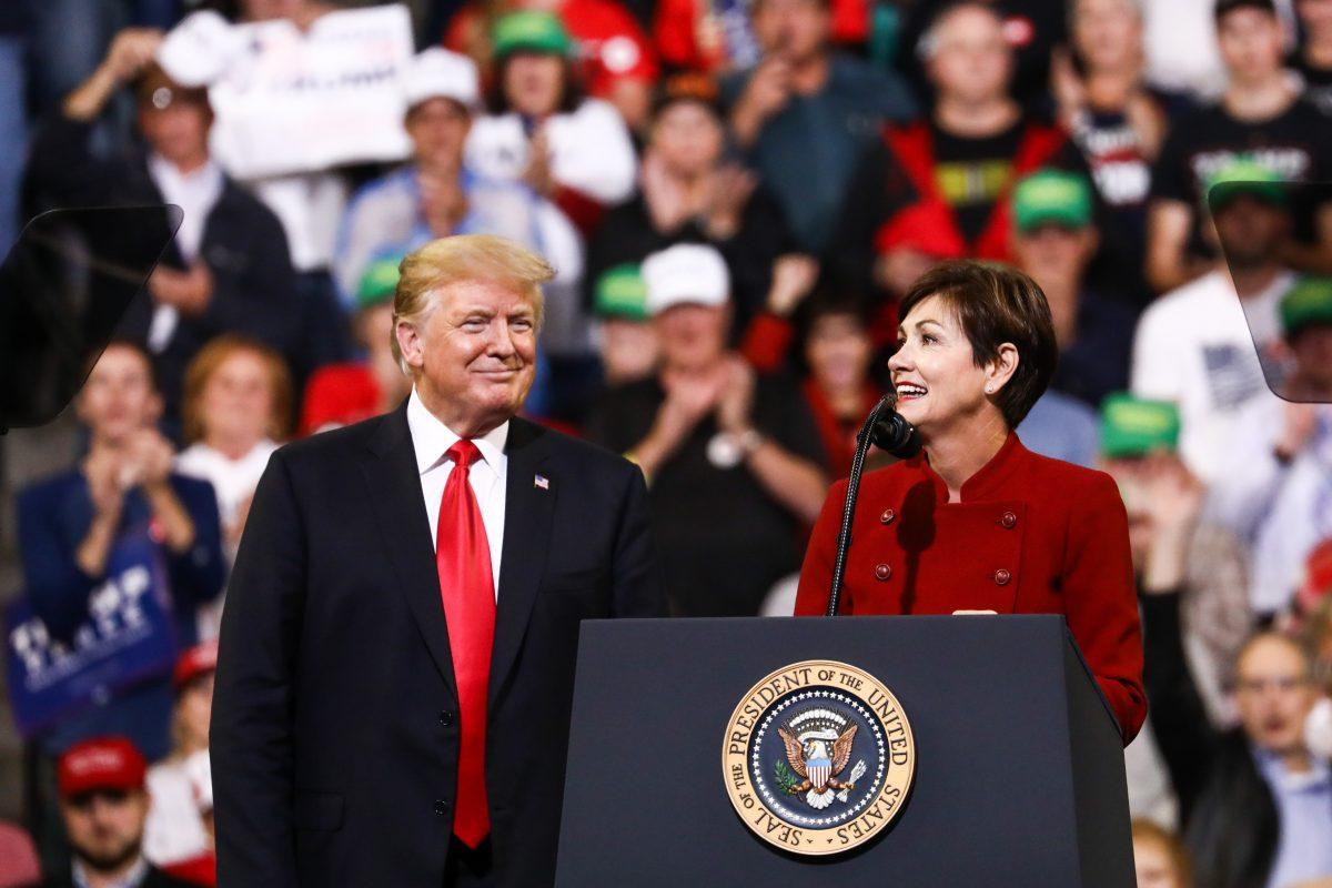  President Donald Trump and Iowa Gov. Kim Reynolds at a Make America Great Again rally in Council Bluffs, Iowa, on Oct. 9, 2018. (Charlotte Cuthbertson/The Epoch Times)