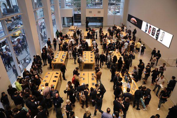 People shop at the Apple store in New York City on Sept. 21, 2018. (Spencer Platt/Getty Images)