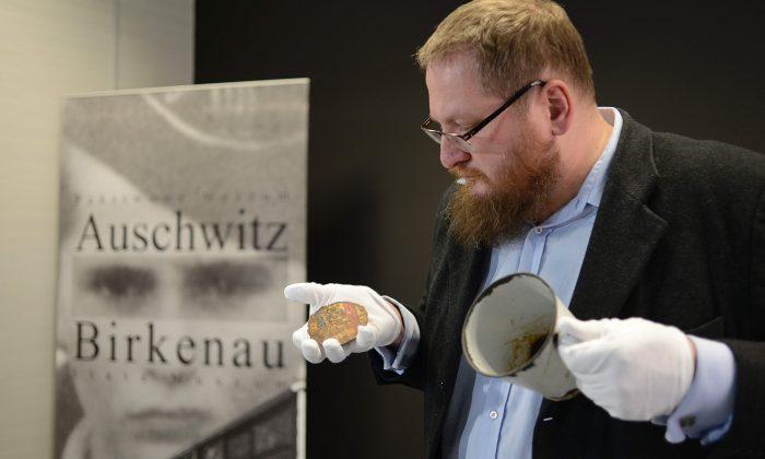 Mug at Auschwitz Has a ‘Heart-Shaped’ Rust Mark, X-Ray Reveals a Hidden Secret