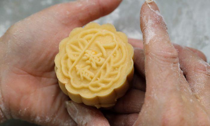Hong Kong Bakery's Mooncakes Carry Protest Movement Slogans