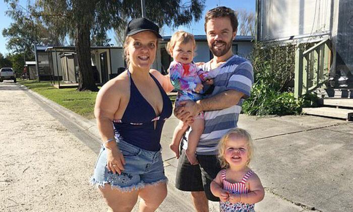 Couple With Dwarfism Raise Eyebrows When 2nd Daughter Born Without Dwarfism