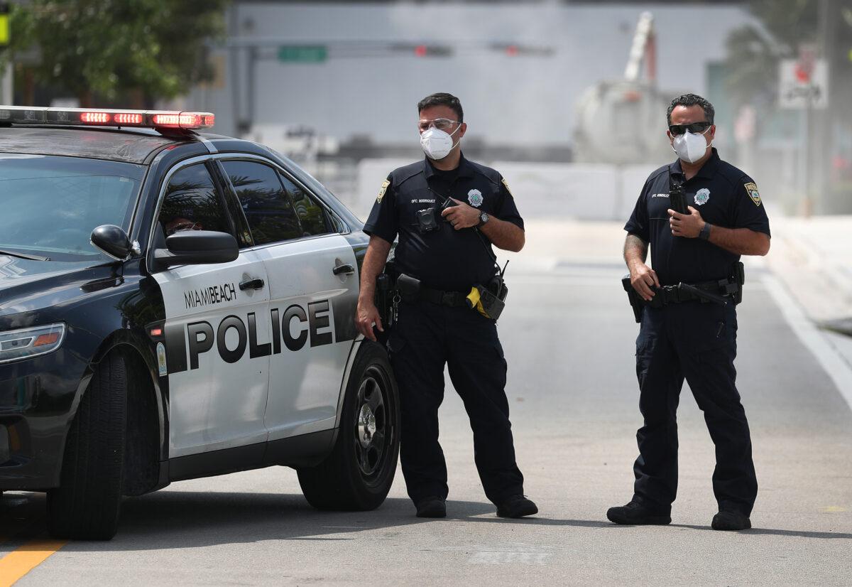  Miami Beach police officers wear masks outside the Miami Beach Convention Center in Miami Beach, Fla., on April 8, 2020. (Joe Raedle/Getty Images)