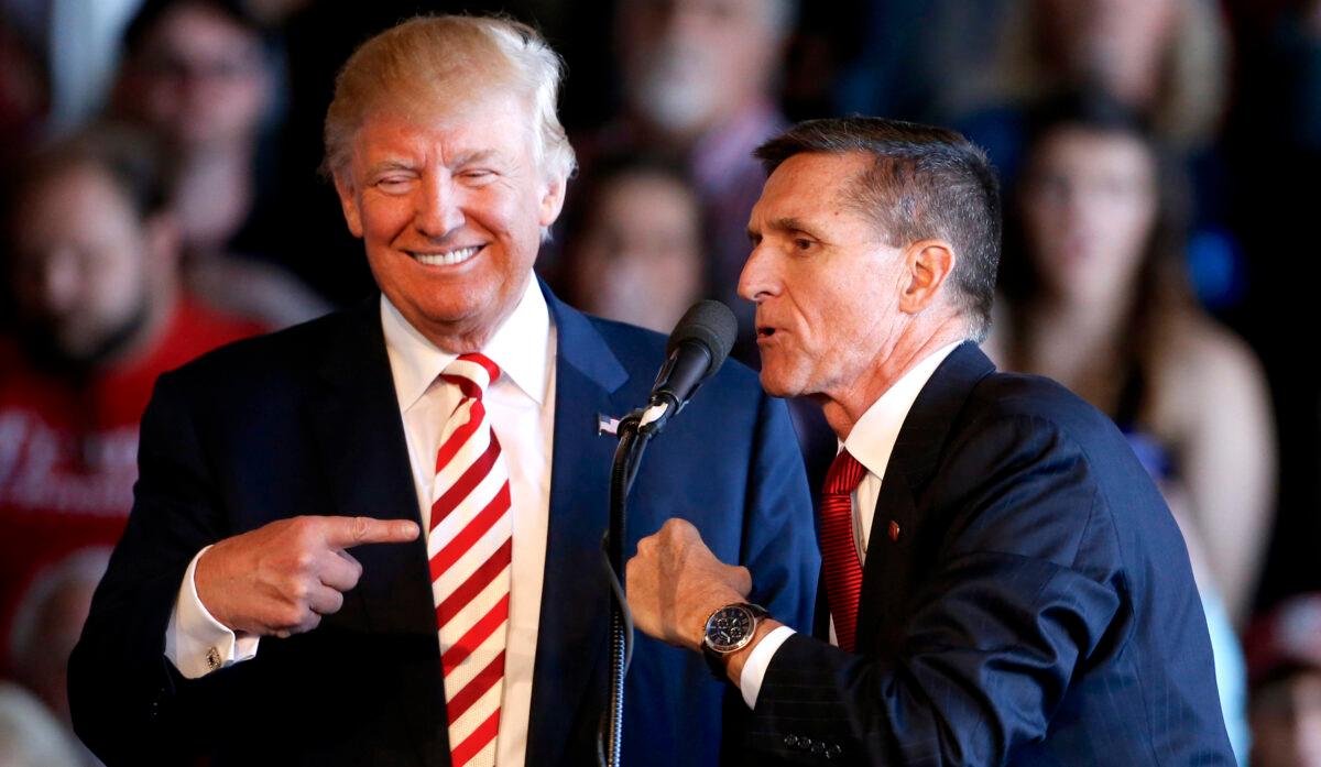 Then-Republican presidential candidate Donald Trump (L) and retired Gen. Michael Flynn at Grand Junction Regional Airport on Oct. 18, 2016. (George Frey/Getty Images)