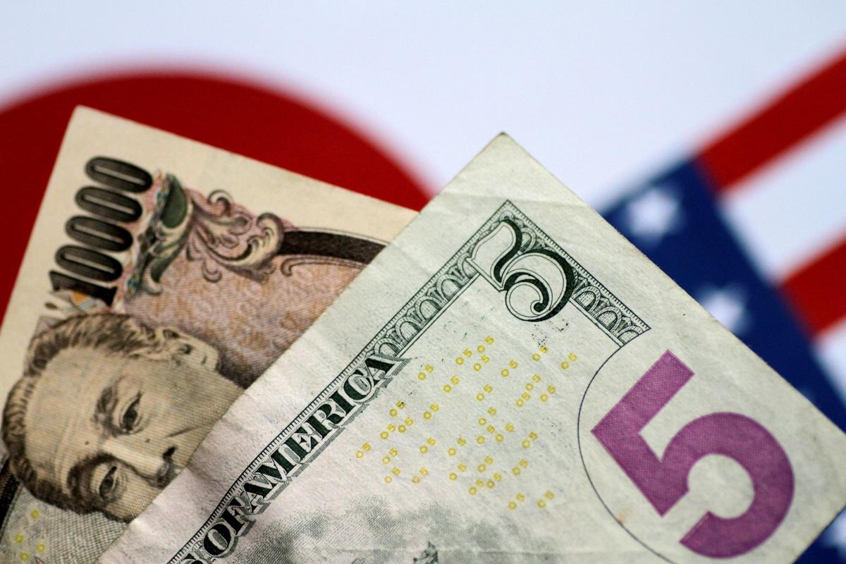 Dollar Hovers Near 6-month High Before Key Central Bank Decisions