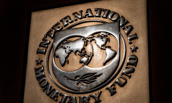 Oil Range-Bound Following IMF Prediction of Lower Global Growth
