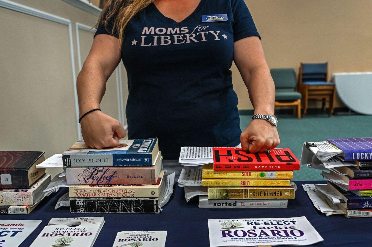  Jennifer Pippin, president of the Indian River County chapter of Moms for Freedom, attends Jacqueline Rosario's campaign event in Vero Beach, Fla. on Oct. 16, 2022. (Giorgio Viera/AFP via Getty Images)