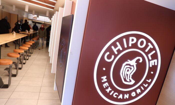 Chipotle to Hire 15,000 Workers Across North America