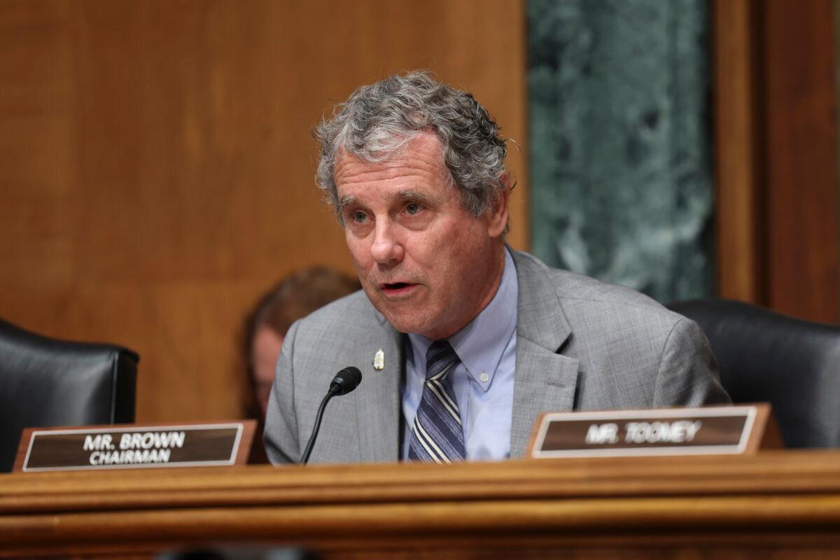  Sen. Sherrod Brown (D-Ohio) delivers remarks during a hearing on Russian sanctions on Capitol Hill in Washington on Sept. 20, 2022. (Kevin Dietsch/Getty Images)