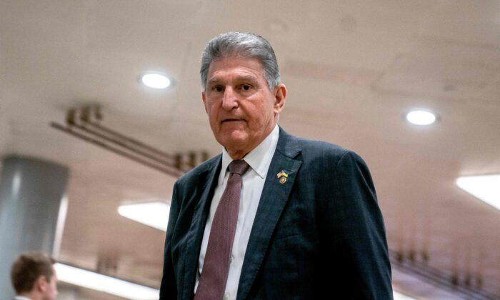 Sen. Manchin Says He'll Decide on Presidential Run by Year's End