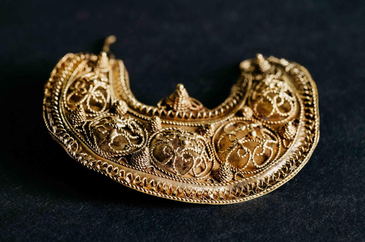  Part of the 1,000-year-old medieval treasure discovered in Hoogwoud, Netherlands, consisting of jewelry and silver coins. (Archeologie West-Friesland/Handout via REUTERS)