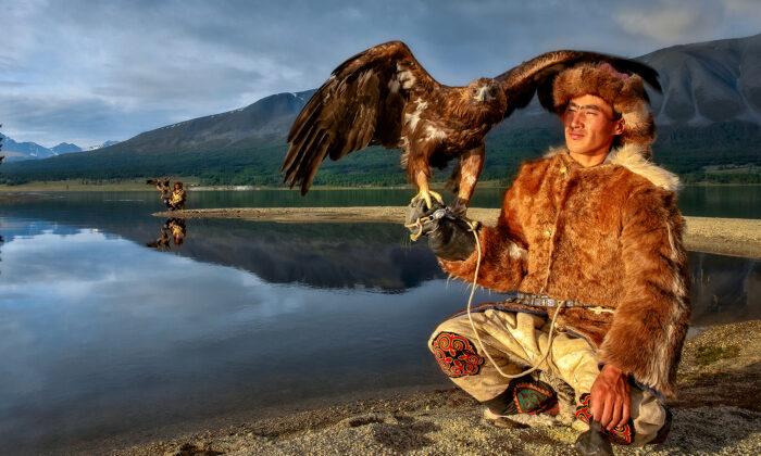 Mongolian Hunters and Their Golden Eagles: Magnificent Photos of This Living Heritage