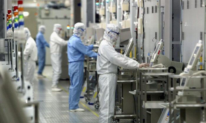 Japan Takes Clear Stance Against CCP by Curbing Chinese Access to Chipmaking Equipment: Expert