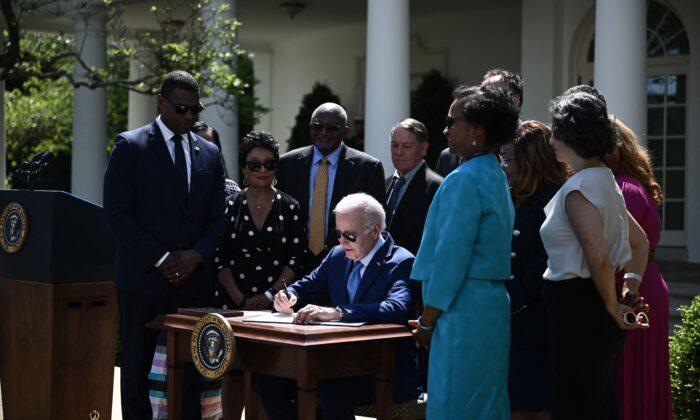 Biden Signs Order ‘Revitalizing’ US Commitment to ‘Environmental Justice’