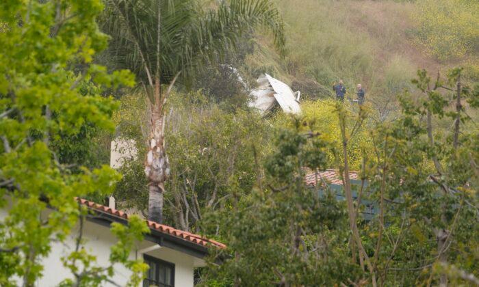 One Killed When Plane Slams Into Hillside in LA Neighborhood