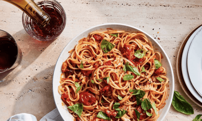 Blistered Cherry Tomato and Gooey Mozzarella Spaghetti