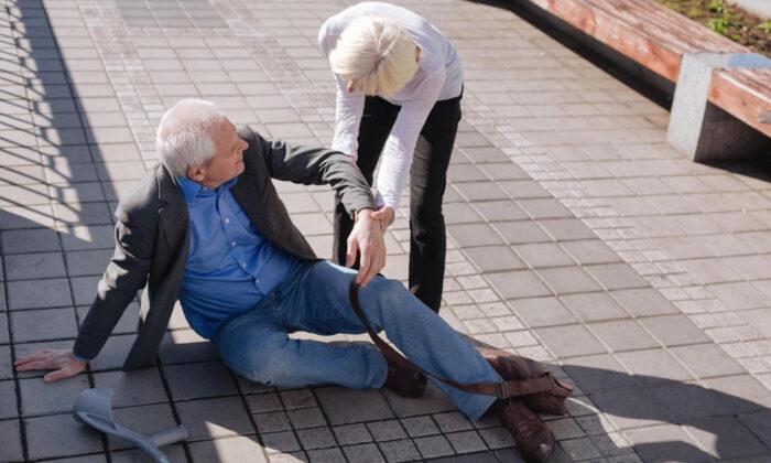 Sarcopenia Can Cause Falls and Mobility Problems, Diet and Exercise Can Help
