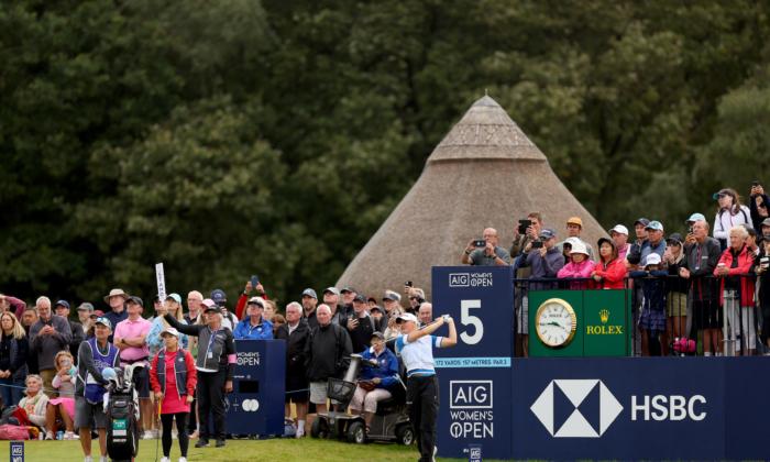 Vu and Hull Take Advantage of Ewing’s Collapse to Share 3rd-Round Lead at Women’s British Open