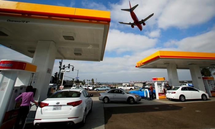 US Gasoline Prices at Year High, Tight Supply Weighs on Motorists