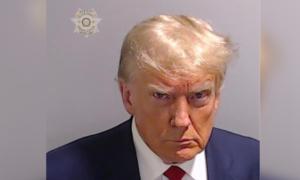 Body Language Expert Reveals Clues From Trump Mug Shot, GOP Debate, Tucker Carlson Interview