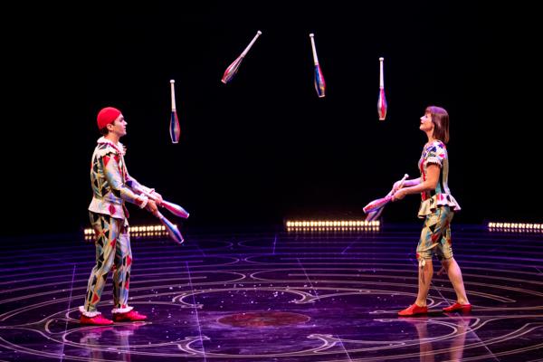  Clown jugglers entertain in "Corteo." (Maja Prgomet/Cirque du Soleil 2023)