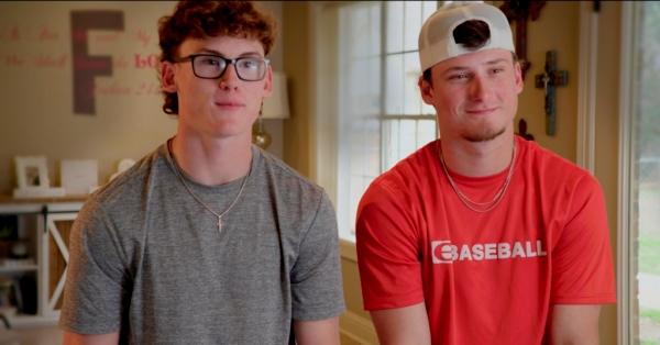  Twins Parker (L) and Peyton Fulghum in documentary "God. Family. Football." (Amazon Studios)