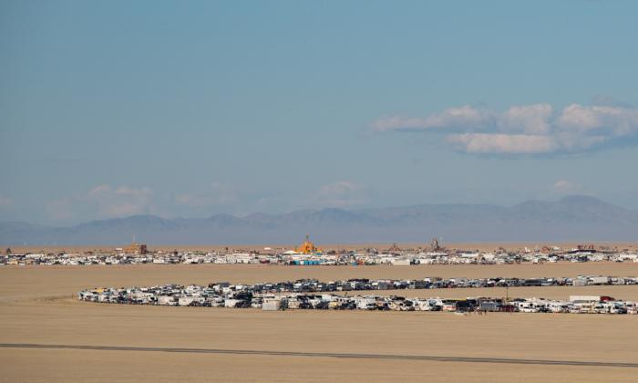 Burning Man Festival Sees Mass Exodus, Tens of Thousands Still Stuck