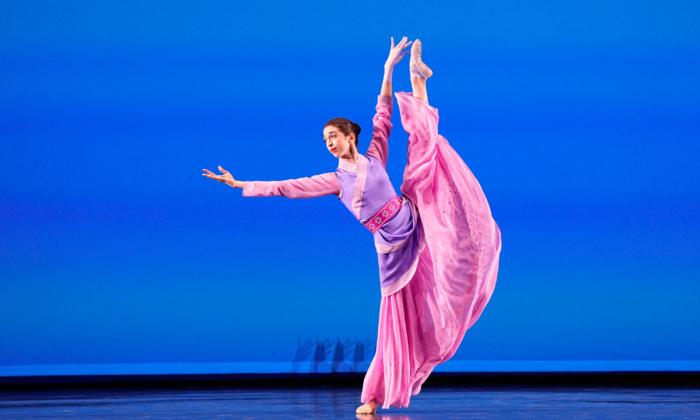 Dancers Travel Far and Wide to Witness Lost Method at 10th NTD International Classical Chinese Dance Competition