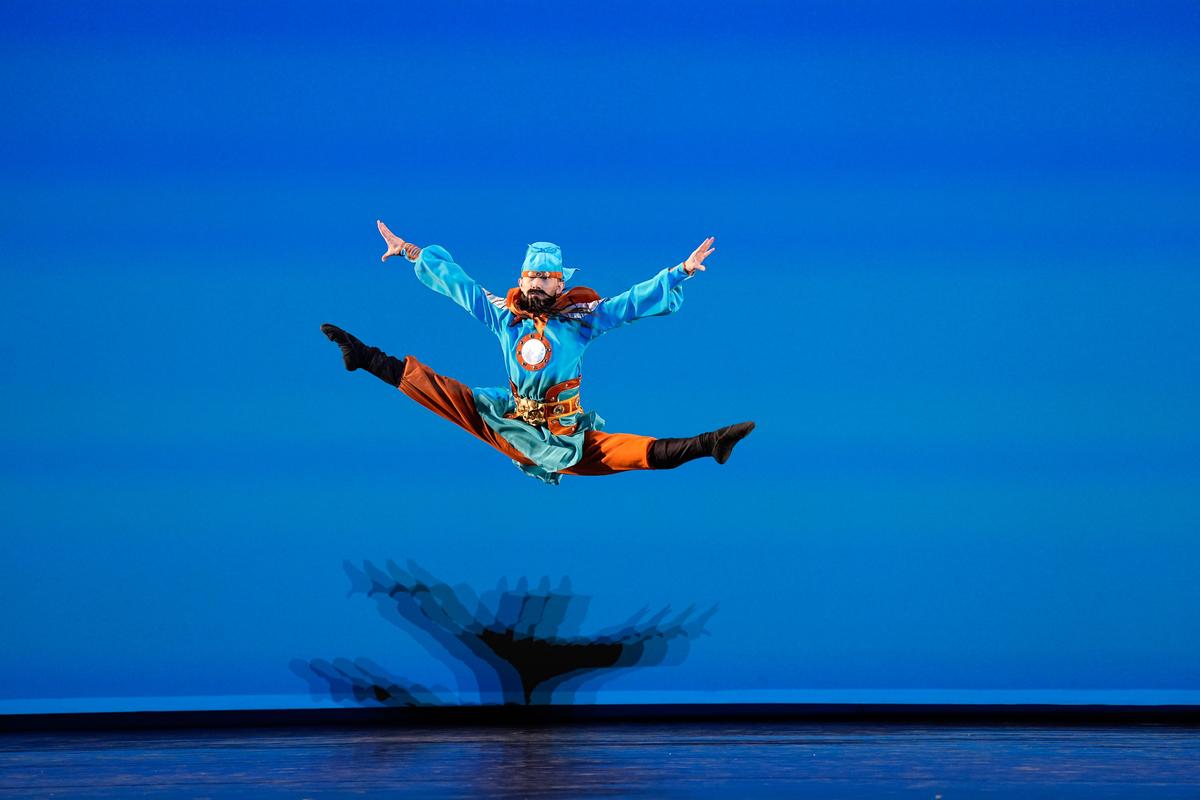 Daniel Liang performs "Eternal Loyalty" in the preliminary round of the NTD International Classical Chinese Dance Competition in Purchase, New York, on Sept. 7, 2023. (Larry Dye)
