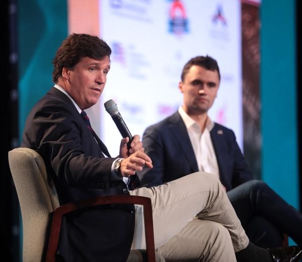  Tucker Carlson (L) with Charlie Kirk in 2018. (Gage Skidmore/CC BY-SA 2.0)