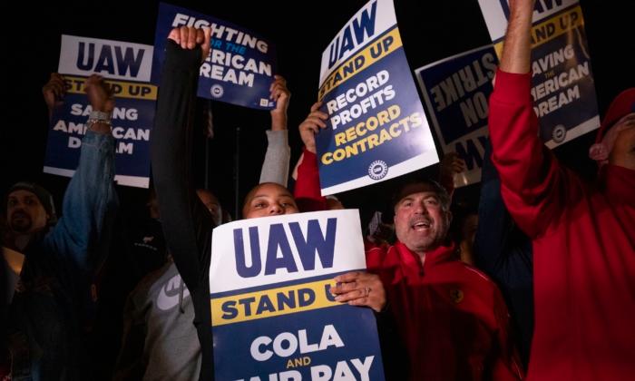 UAW Members at Ford Assembly Plant Overwhelmingly Approve Tentative Contract