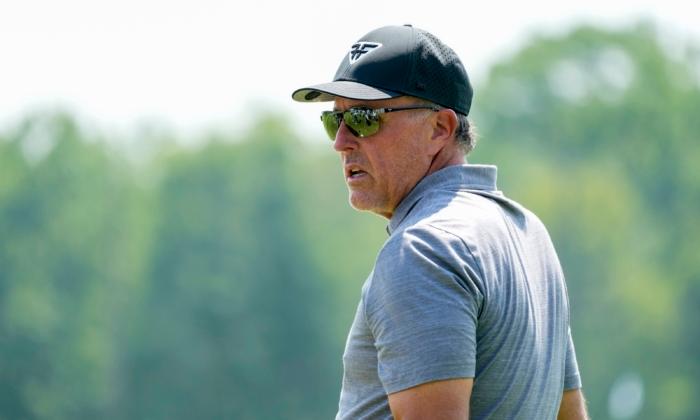 Phil Mickelson Says He's Done Gambling and Is on the Road to Being 'The Person I Want to Be'