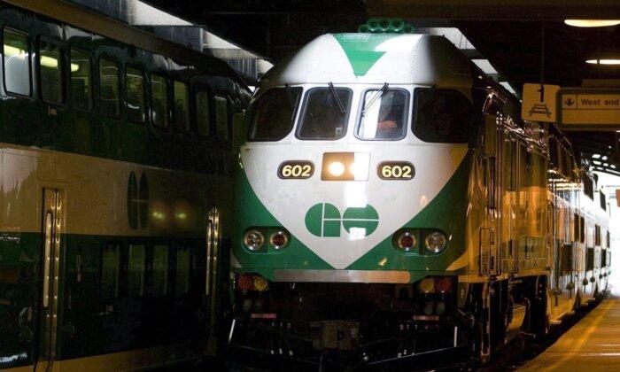 GO Transit Trains, UP Express Stopped at Stations Due to CN Rail System Failure