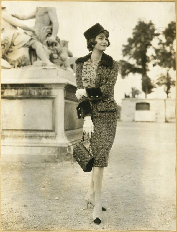 French model and actress Marie-Hélène Arnaud in a tweed suit from Gabrielle Chanel’s Autumn/Winter 1959 collection and Chanel shoes, carrying the 2.55 Chanel handbag. (Copyright Chanel/All Rights Reserved)