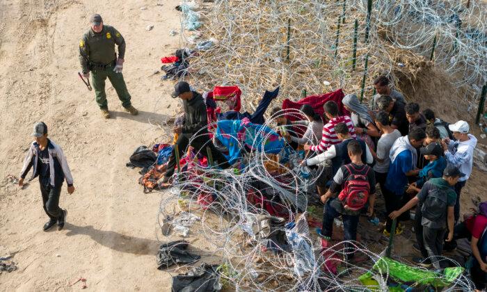 Texas AG Ken Paxton Appeals Judge's Ruling to Allow Feds to Continue Cutting Razor Wire at Southern Border