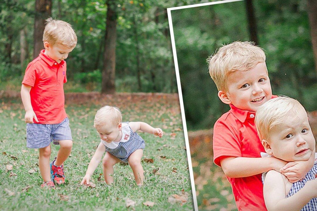 Photographer Asks 4-Year-Old Boy to Give Younger Brother Hug—And Then This Happens