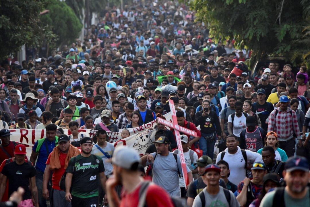 Migrant Caravan Swells to ‘Over 7,000 People’ En Route to US Border, Says Organizer