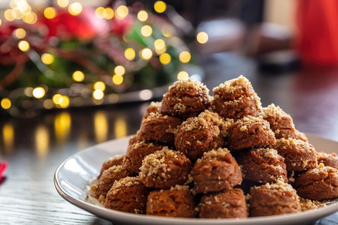 Greek Soft Christmas Honey Cookies (Recipe)