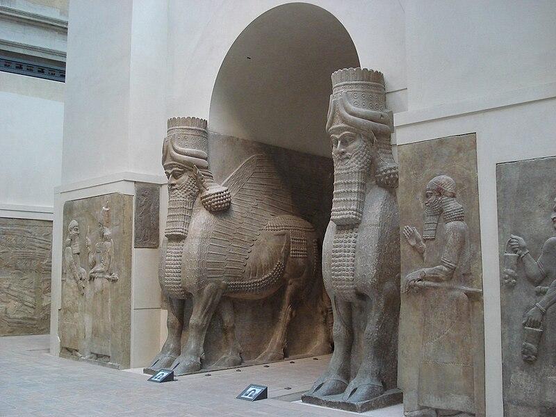  Lamassu statues in the Louvre in Paris. (<a href="https://fr.m.wikipedia.org/wiki/Fichier:Human-headed_Winged_Bulls_Gate_Khorsabad_-_Louvre_02a.jpg">Vania Teofilo</a>/CC BY 3.0)