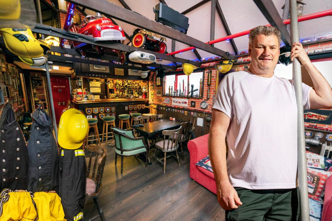 Retired Firefighter Builds a Fire Station-Themed Man Cave in His Back Garden—Here’s How it Looks Inside