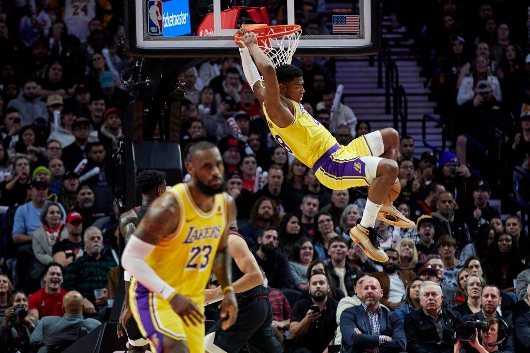 James Scores 35 and Lakers Stay Atop In-season Tournament Group With 107–95 Win at Portland