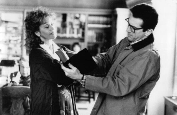 Iris King (Jane Fonda) and Stanley Cox (Robert De Niro), in "Stanley and Iris." (MovieStillsDB)