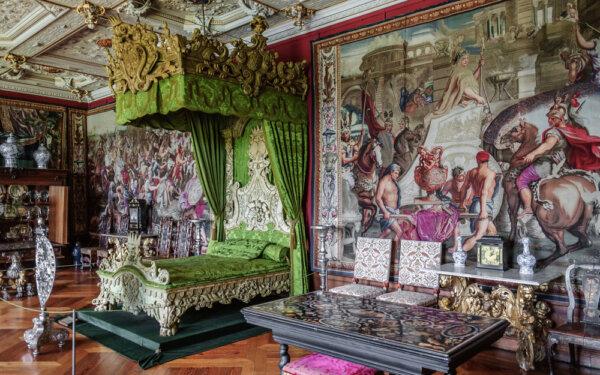 This royal Baroque bedroom features a carved and upholstered royal-green canopy bed, which dates from around 1724 and was made for Christian V and his wife, Charlotte Amalie.  Costly tapestries cover the walls and depict Alexander the Great entering Babylon and the battle against King Darius<strong> </strong>of Persia. The tapestries were made at the famous Les Gobelins factory in Paris. (Andrey Shcherbukhin /Shutterstock)