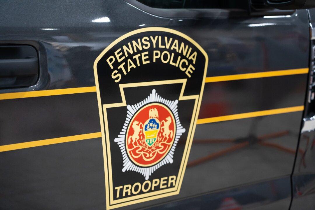 5 Killed When Truck Hits Minivan Crashed in Left Lane of Snowy Pennsylvania Highway