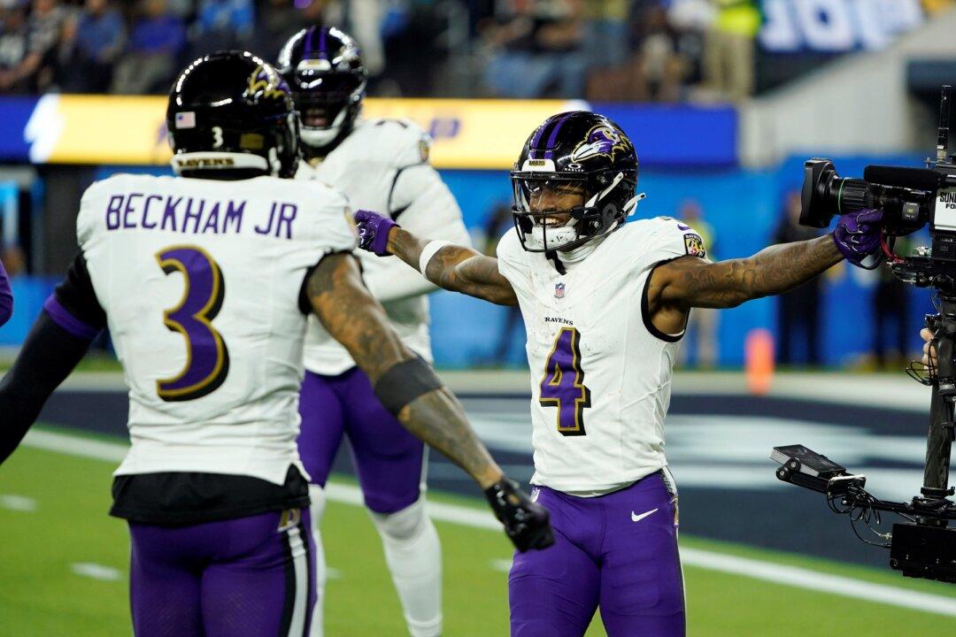 Zay Flowers Catches and Runs for TDs, Ravens Force 4 Turnovers in 20–10 Win Over Chargers