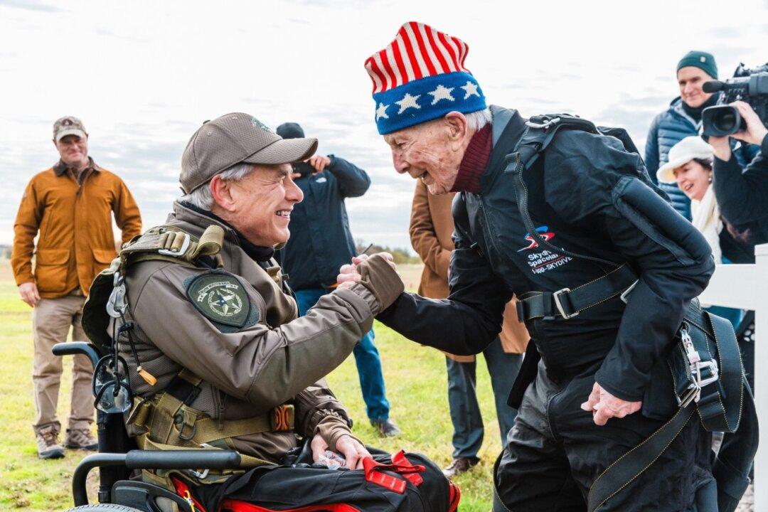 106-Year-Old WWII Veteran Sets Skydiving Record as Gov. Greg Abbott Makes First Jump