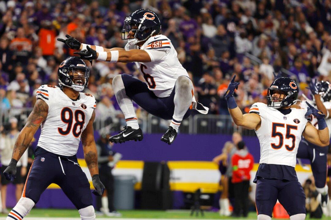 Bears Outlast Vikings 12–10 on 4th Field Goal by Santos After 4 Interceptions of Dobbs