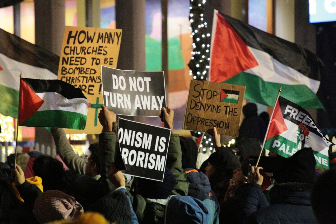 Police Prevent Huge Pro-Palestinian Crowd From Disrupting NYC’s Christmas Tree Illumination
