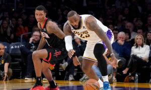 Davis Has 27 Points and 14 Rebounds, Lakers Keep Rockets Winless on Road With 107–97 Victory