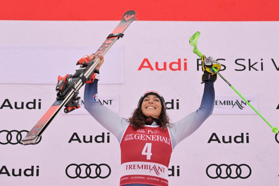 Italy’s Brignone Wins World Cup Giant Slalom at Mont Tremblant